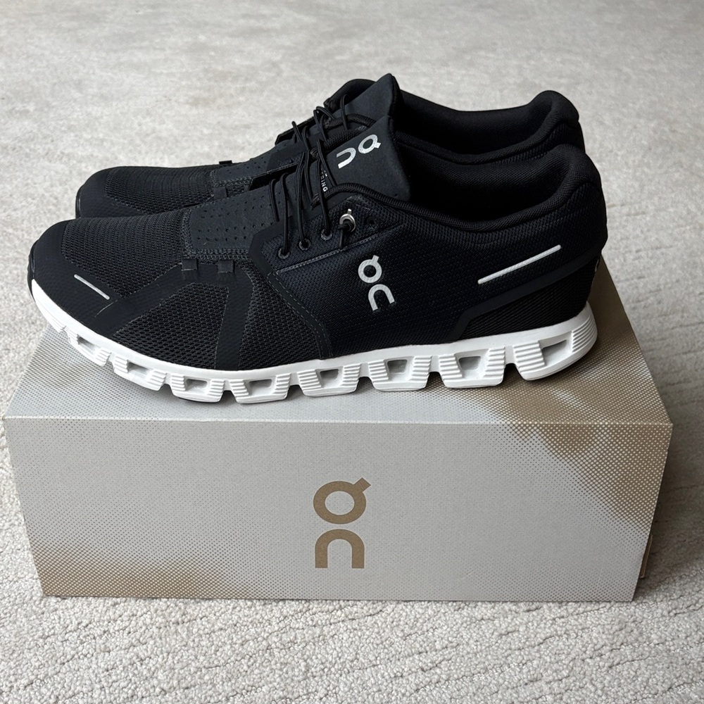 NIB men’s cloud five running shoes size 12 1/2